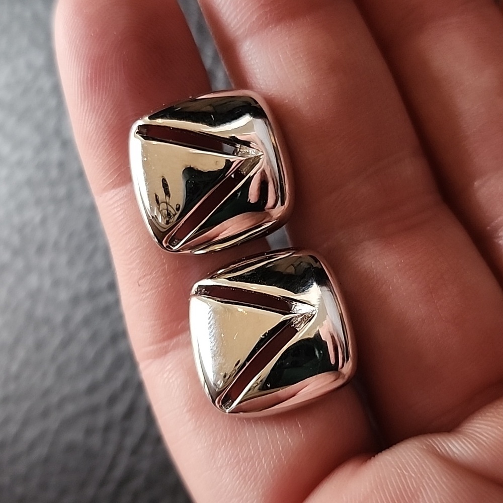 VTG Monet clip on earrings